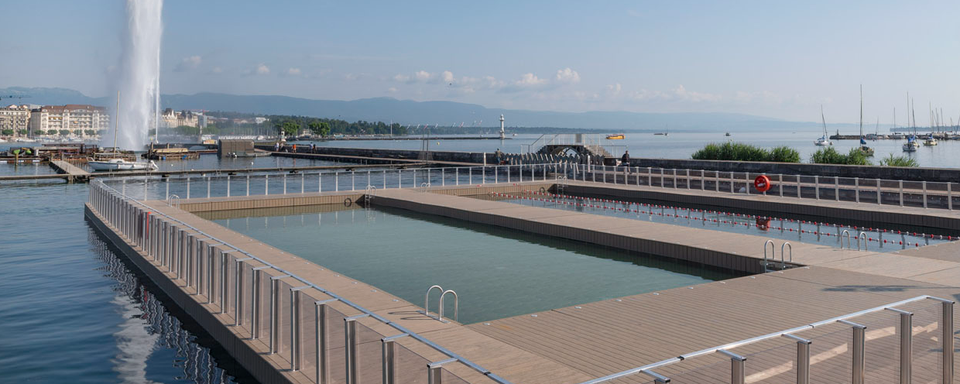 Inauguration des nouveaux bains du jet d'eau à Genève. [Ville de Genève - N. Zermatten]