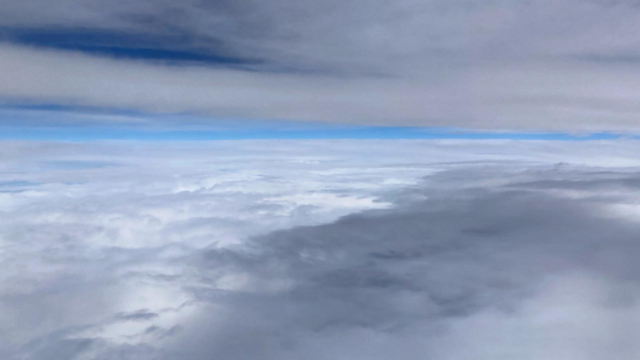 Des nuages pris en photo depuis un avion. [RTS - Stéphanie Jaquet]