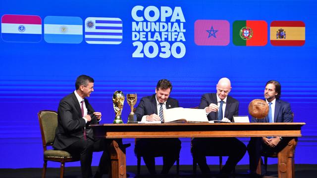 La Coupe du monde de 2030 se jouera sur 3 continents. [AFP - NORBERTO DUARTE]