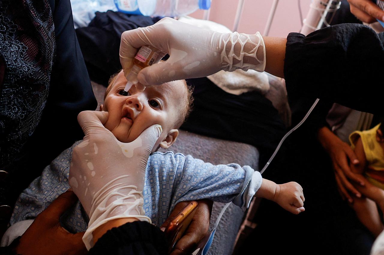 La campagne anti-polio a débuté samedi dans le centre de la bande de Gaza. [REUTERS - Mohammed Salem]