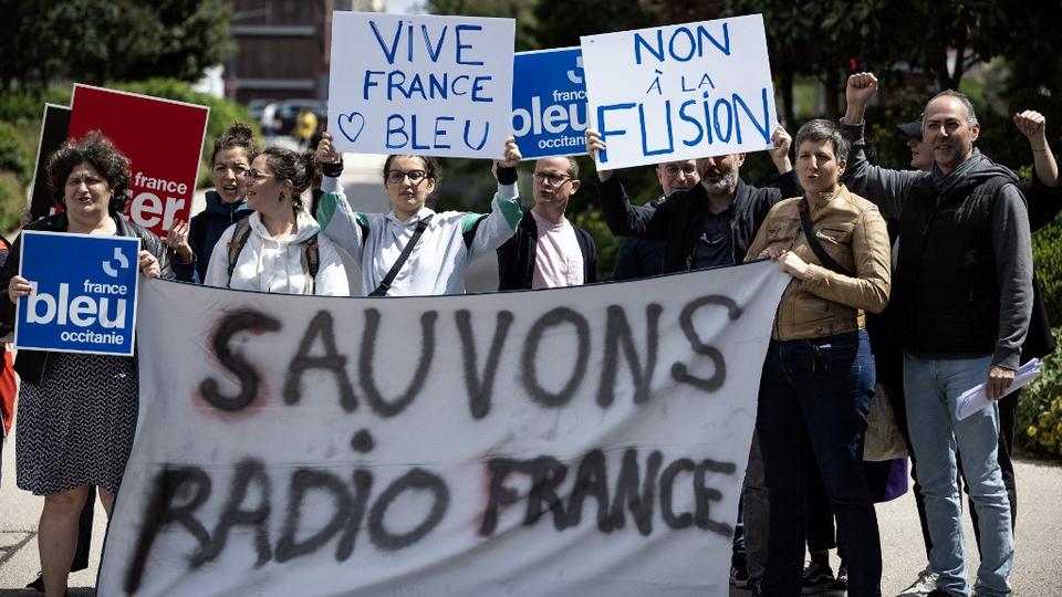 Grève à France Télévisions et Radio France contre la fusion de l'audiovisuel public. [AFP - LIONEL BONAVENTURE]