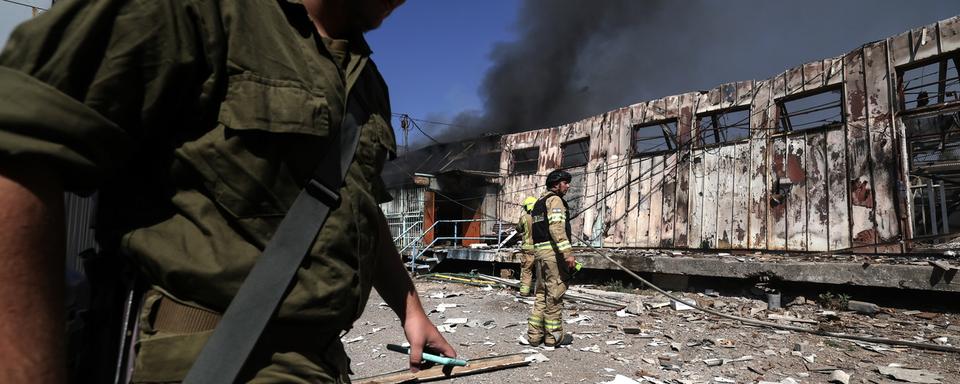 Firefighters douse a fire after projectiles fired from Lebanon hit an emergency storage in the Kiryat Shmona municipality, northern Israel, 24 September 2024. Hezbollah fired rockets on the northern Israeli city of Kiryat Shmona. According to the Israeli authorities, the strikes did not make victims but caused several fires. Israel's army had struck Lebanon in the past 24h against what it said was 'dozens of Hezbollah targets in numerous areas in southern Lebanon'. The Lebanese Health Ministry said on 23 September that almost 500 people were killed following the Israeli strikes on Lebanon. EPA/ATEF SAFADI [EPA/KEYSTONE - ATEF SAFADI]