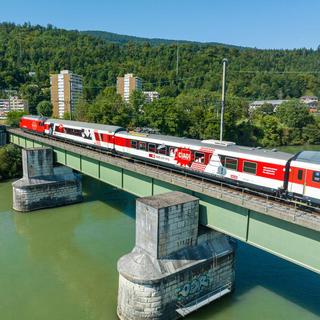 Le train-école des CFF comporte notamment un wagon pour sensibiliser les jeunes aux "fake news". [CFF]