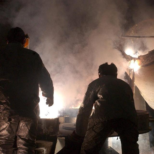 Une unité travaillé dans l'usine d'enrichissement d'uranium d'Isfahan. 30 mars 2005. [(KEYSTONE/EPA)]