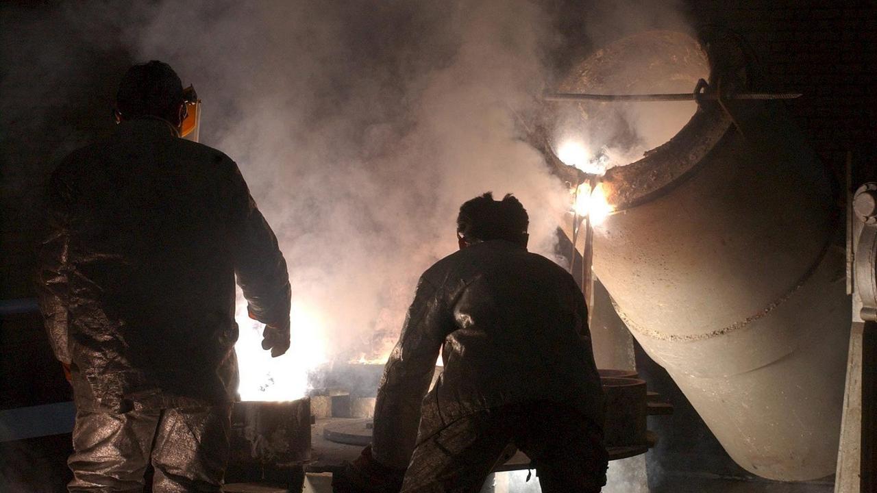 Une unité travaillé dans l'usine d'enrichissement d'uranium d'Isfahan. 30 mars 2005. [(KEYSTONE/EPA)]