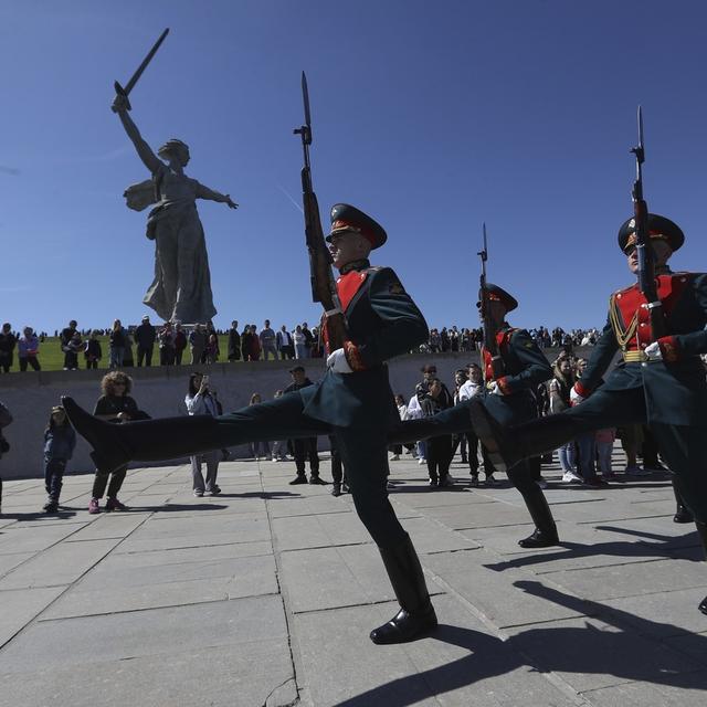 Les Russes célèbrent le 79ème anniversaire de la victoire contre l’Allemagne nazie. [AP Photo/Keystone - AP Photo]