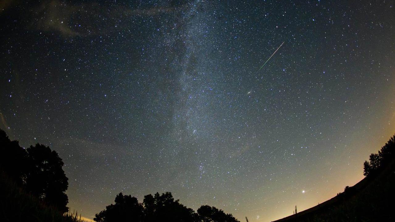 Les étoiles filantes des Perséides brilleront dans le ciel dès vendredi. [Keystone]