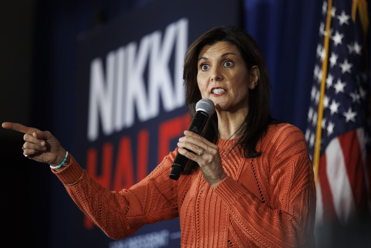 L'ancienne gouverneure de Caroline du Sud Nikki Haley lors de sa campagne pour la primaire républicaine à Salem, dans le New Hampshire, le 22 janvier 2024. [Keystone - CJ Gunther/EPA]