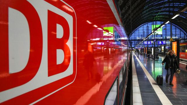 La compagnie ferroviaire allemande Deutsche Bahn envisage de couper 30'000 postes. [Keystone - EPA/Armando Baban]