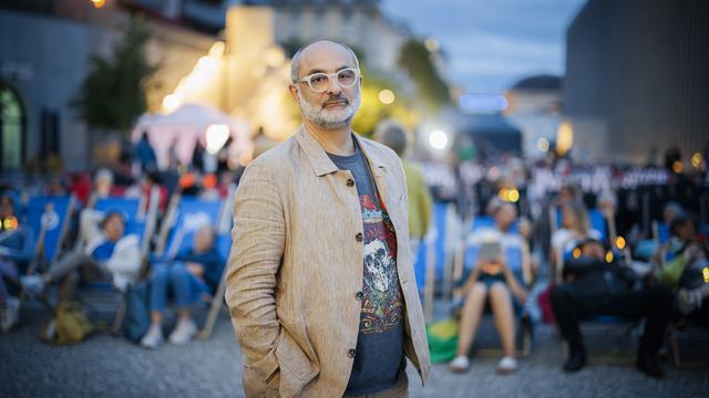 Giona A. Nazzaro, directeur artistique du Locarno Film Festival pose pour un portrait avant une projection sur le batiment du Mudac et Photo Elysee dans le cadre d'une serie de six soirees de cinema open air en collaboration avec le Locarno Film Festival, ce mardi 16 juillet 2024 a Lausanne. (KEYSTONE/Valentin Flauraud) [KEYSTONE - VALENTIN FLAURAUD]