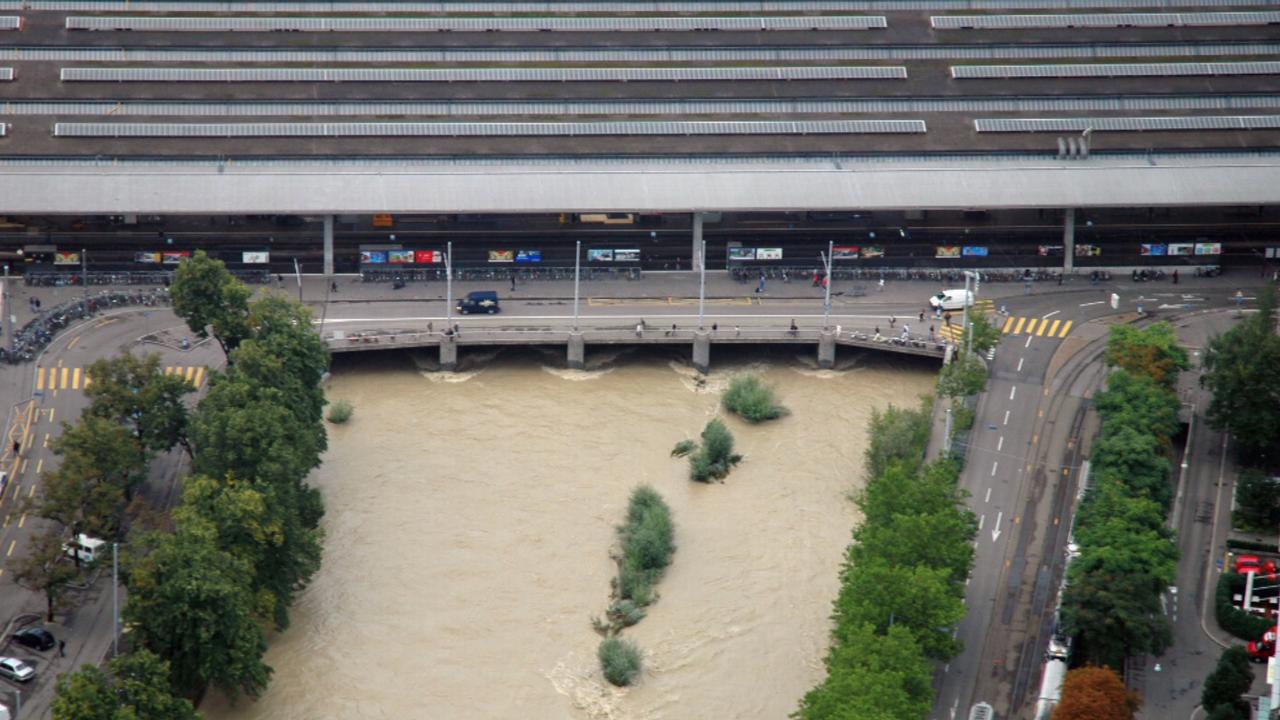 La crue de 2005 n'a pas fait déborder la Sihl. [19h30 de la RTS]