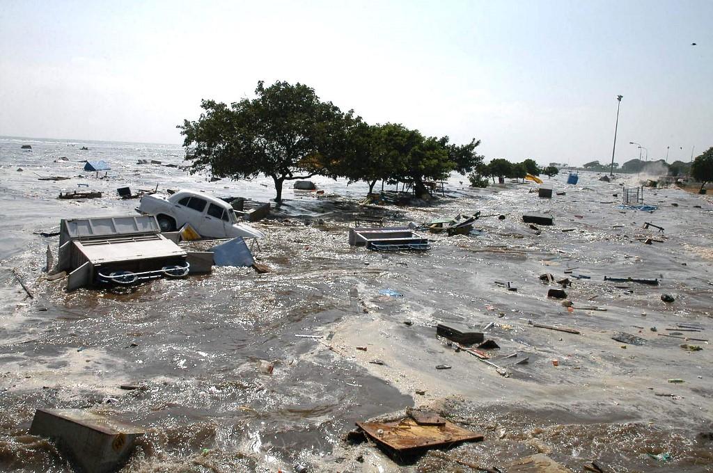 La plage de Madras, en Inde, à l'arrivée du tsunami. [AFP]