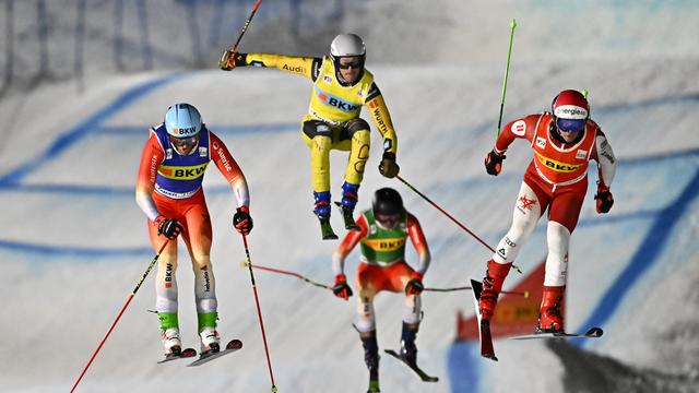 Alex Fiva (gauche) a décroché une excellente 2e place à San Candido. [KEYSTONE - JEAN-CHRISTOPHE BOTT]