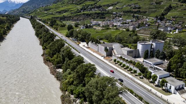 Sept stations d'épuration (STEP) sont à l'arrêt en raison des crues qui ont frappé le Valais. Les eaux usées finissent donc actuellement dans le Rhône et dans le Léman. [Keystone - Jean-Christophe Bott]