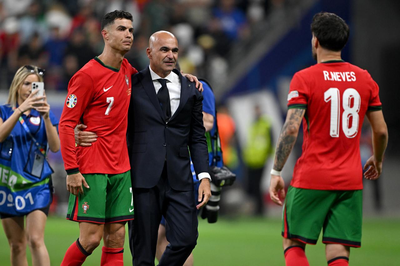 Cristiano Ronaldo (gauche) entend bien marquer contre la solide défense française. [KEYSTONE - ARNE DEDERT]