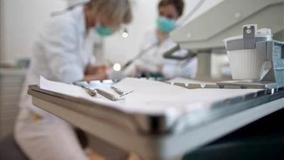 Le National a rejeté l'initiative de prise en charge par l'assurance de base des soins dentaires. [Keystone]