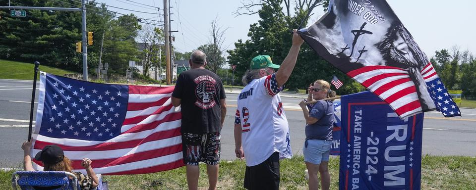 Des américains fans du républicain Donald Trump. [Keystone/AP Photo - Seth Wenig]