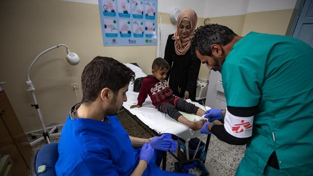 "Rien n'a changé à Gaza" depuis le vote du Conseil de sécurité, regrette l'ONG Médecin sans frontières. [KEYSTONE - HAITHAM IMAD]