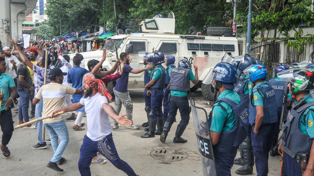 De nouvelles manifestations violentes anti-gouvernementales au Bangladesh ont fait plus de 50 morts. [Keystone - MONIRUL ALAM / EPA]