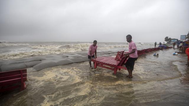 Le cyclone Remal a atteint les côtes du Bangladesh. [Keystone/AP - Abdul Goni]