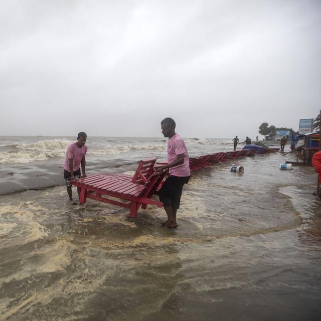 Le cyclone Remal a atteint les côtes du Bangladesh. [Keystone/AP - Abdul Goni]