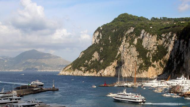 Vue générale du port de l'île de Capri, dans le sud de l'Italie. [Reuters]