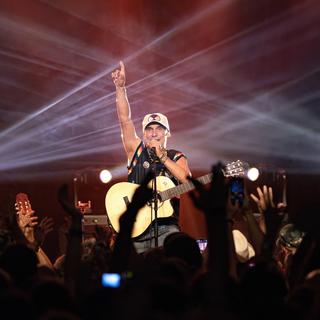 Le chanteur et musicien franco-espagnol Manu Chao en concert près de Paris en fin 2024. [Keystone/EPA - André Pain]