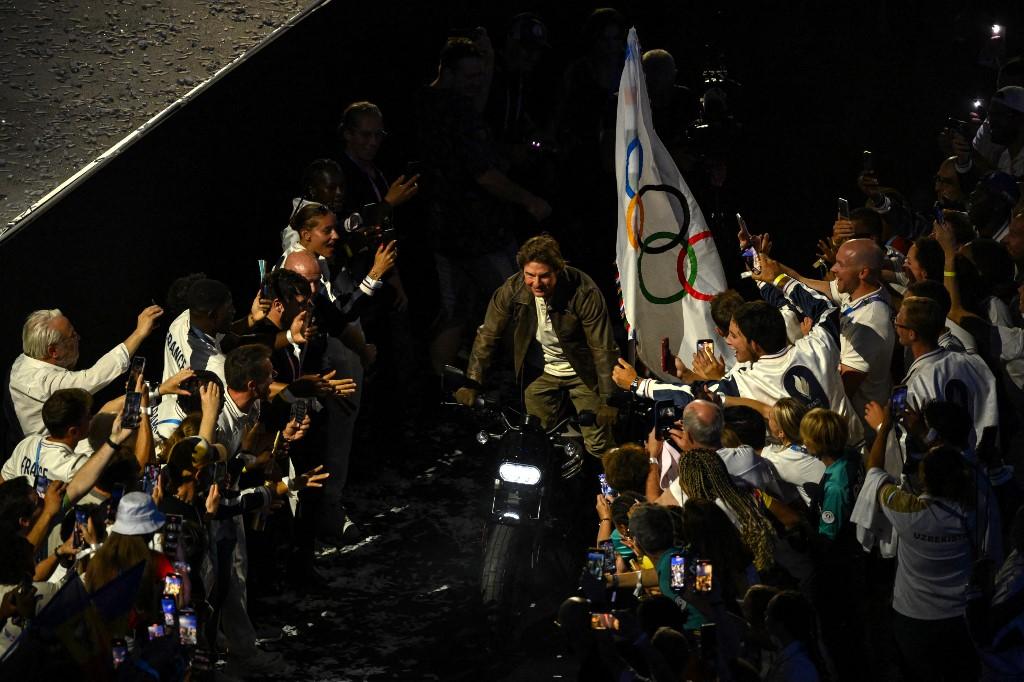 Tom Cruise s'est frayé un chemin à moto dans le stade olympique. [AFP - LUIS ROBAYO]