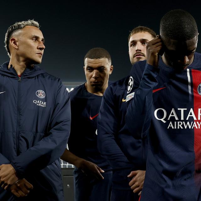 Les joueurs du Paris Saint-Germain après leur défaite. [Keystone/EPA - Yoan Valat]