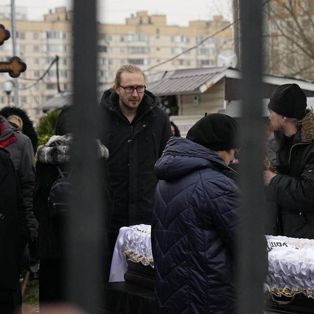 Des milliers de Russes se sont déplacés pour assister à l'enterrement d'Alexeï Navalny. [Keystone]