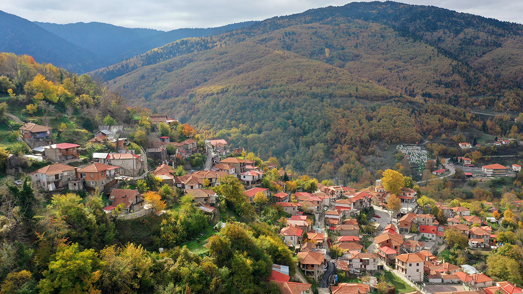 Fourna, le village grec qui s'est sauvé du déclin. [https://visitkarpenissi.gr/fourna/?lang=en - Municipality of Karpenissi]