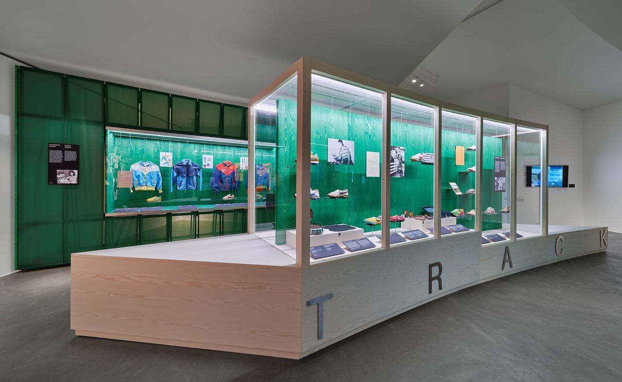 Une vue de l'exposition "Nike: Form Follows Motion" au Vitra Design Museum. [Vitra Design Museum - Bernhard Strauss]