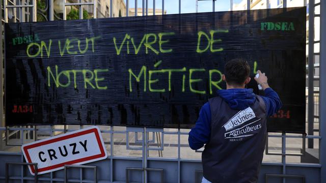 Les agriculteurs français manifestent contre l'accord de libre-échange Mercosur. [Keystone/EPA - Guillaume Horcajuela]