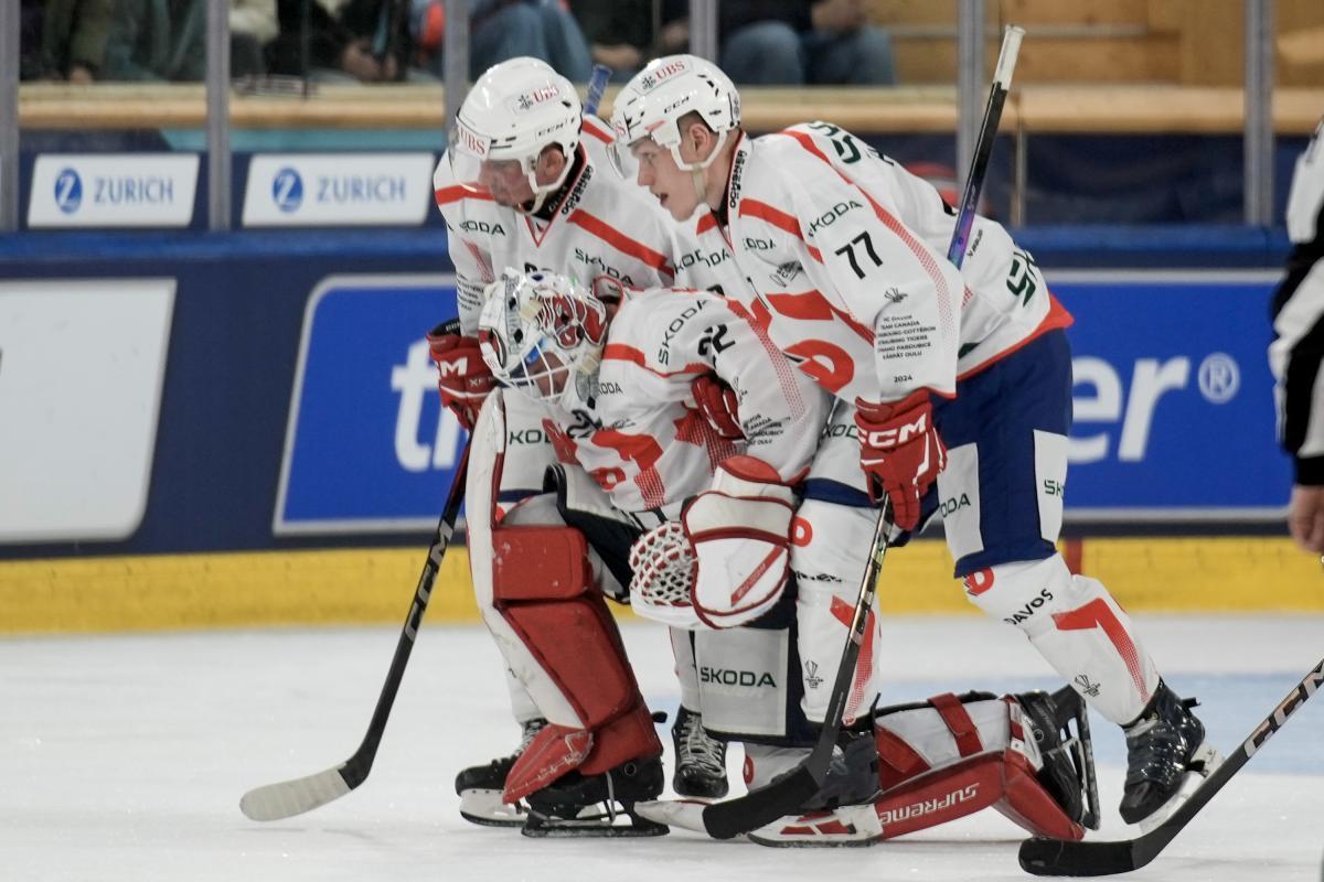 Le portier de Pardubice Roman Will a quitté la glace en grande souffrance après le 2-1 de Fribourg. [freshfocus - Martin Meienberger]