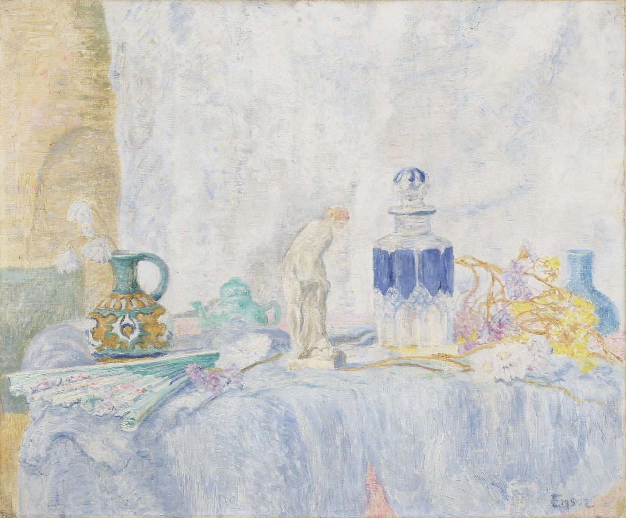 James Ensor, Nature morte au tanagra et au flacon (Le petit tanagra), 1912, Huile sur toile, 55 x 65 cm. Cette œuvre issue d'une dation anonyme rejoint les collections du MCBA. [MCBA]