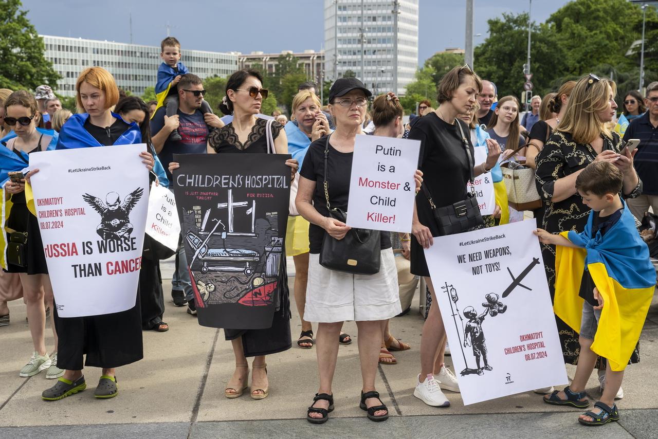 Les manifestants se sont rendus sur la Place des Nations, devant l'ONU, à Genève. [KEYSTONE - MARTIAL TREZZINI]