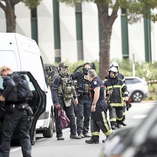 Les responsables politiques français ont condamné avec force l'explosion devant une synagogue. [Keystone]