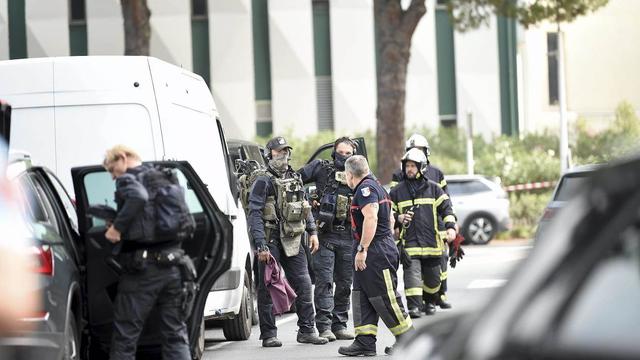 Les responsables politiques français ont condamné avec force l'explosion devant une synagogue. [Keystone]