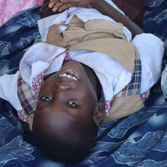 Au Malawi, le traitement des enfants atteints de paralysie cérébrale nécessite des soins et des thérapies spécialisés qui peuvent être mises sur pied par l'association Uhuru Child Care. [uhuruchildcare.org]