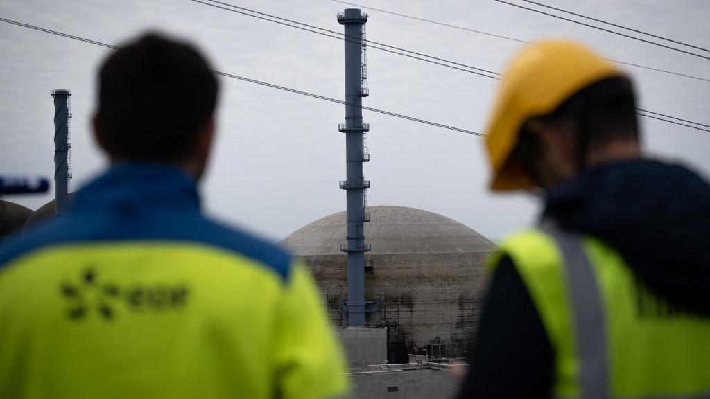 A Flamanville, le réacteur nucléaire le plus puissant de France raccordé au réseau [AFP - LOU BENOIST]