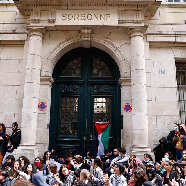 A Paris, les forces de l'ordre ont délogés les militants pro-palestiniens installés à la Sorbonne. [Keystone]