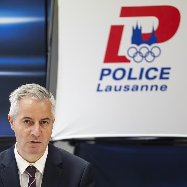 Pierre-Antoine Hildbrand, Conseiller municipal, parle lors d'une conférence de presse concernant la réorganisation de la Police municipale lausannoise. [Keystone - Cyril Zingaro]