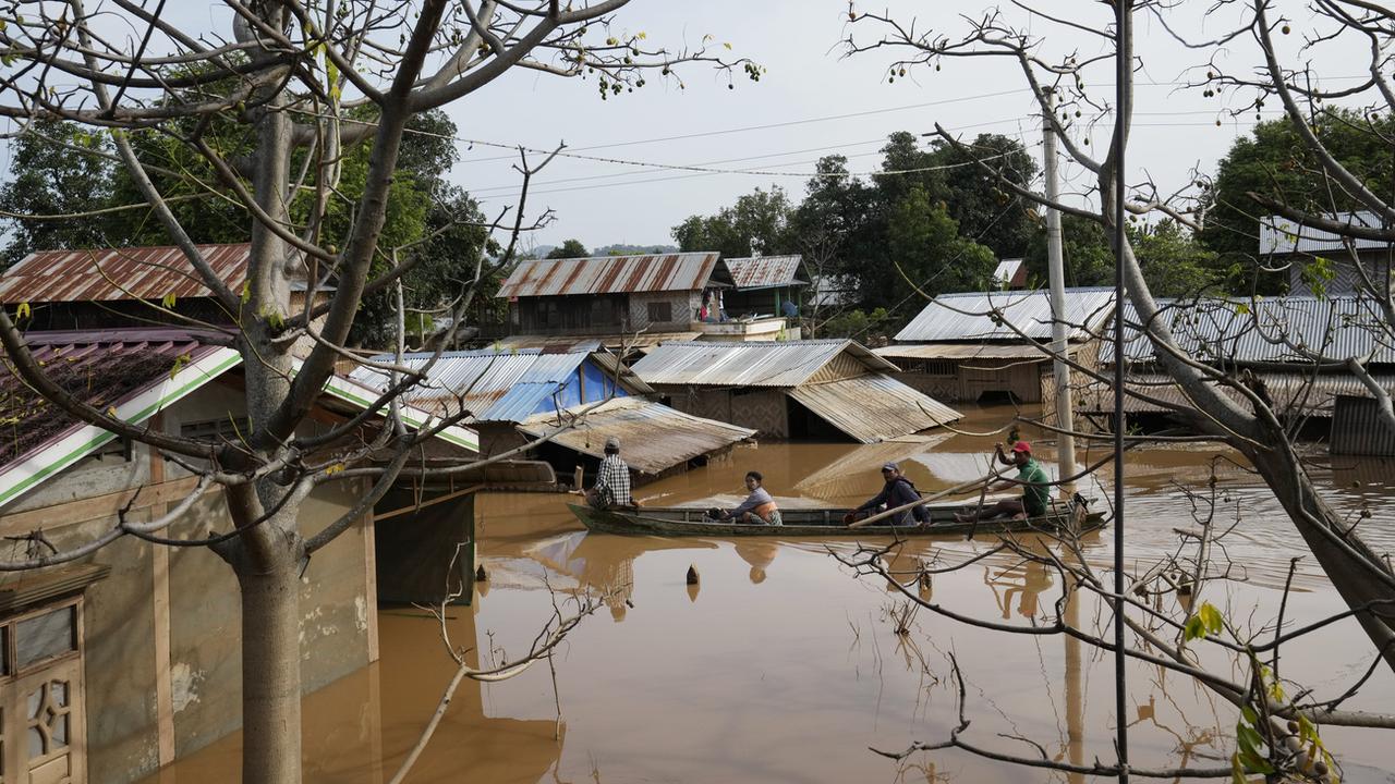 Le bilan des inondations provoquées par le typhon Yagi en Birmanie est passé à 113 morts et plus de 320'000 personnes déplacées,selon la junte. [Keystone - Aung Shine Oo - AP Photo]