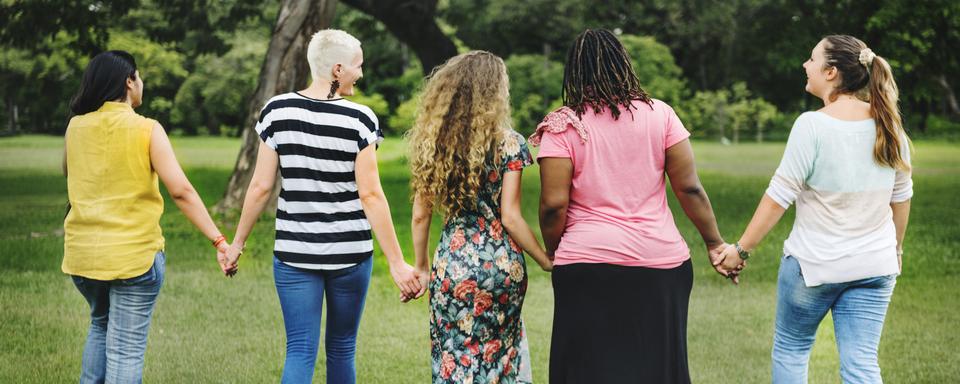 Une étude franco-suisse révèle que le statut socio-économique a un impact sur la qualité de vie des femmes qui ont eu un cancer du sein, encore deux ans après le diagnostic. [Depositphotos - Rawpixel]