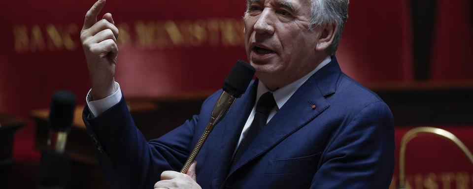 Le nouveau Premier ministre français François Bayrou veut exclure le RN et LFI de son gouvernement. [Keystone]