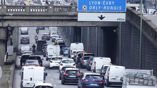 La vitesse du périphérique parisien, limitée à 70 km/h actuellement, passera à 50 km/h à partir du 1er octobre. [afp - Ludovic Marin]