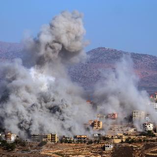 Un bombardement israélien sur la village de Khiam, à la frontière avec Israël. [Keystone]