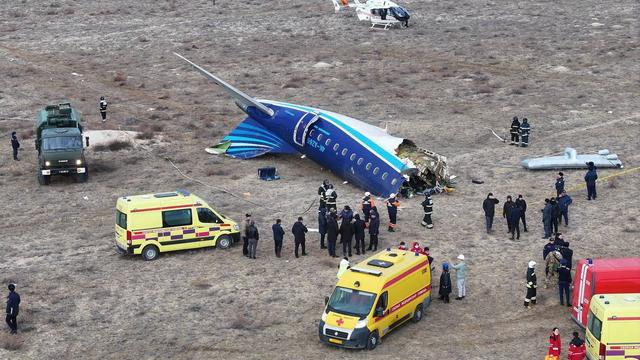 Vue par drone du site du crash de l'avion d'Azerbaijan Airlines. [REUTERS - Azamat Sarsenbayev]