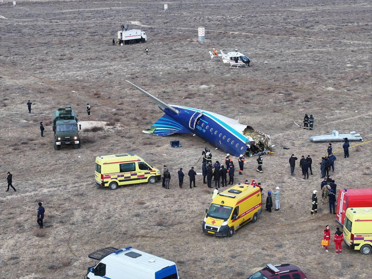 Vue par drone du site du crash de l'avion d'Azerbaijan Airlines. [REUTERS - Azamat Sarsenbayev]