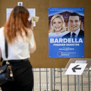 Un bureau de vote lors du premier tour des élections législatives françaises à Lausanne. [Keystone - Laurent Gillieron]